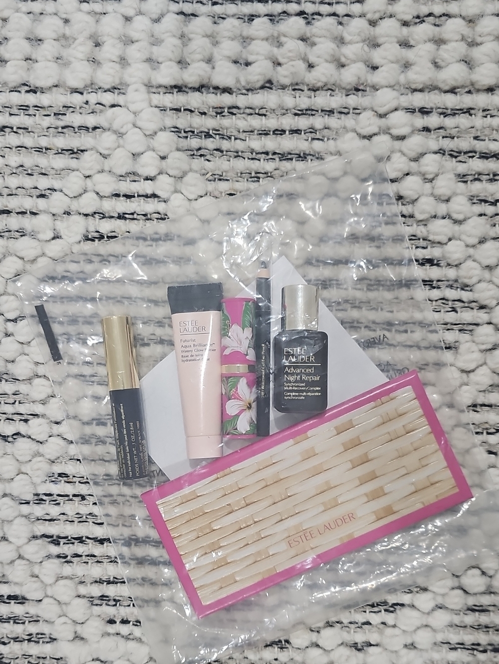 New Estee Lauder Pink Accent Eyeshadow & Skincare Mini Set